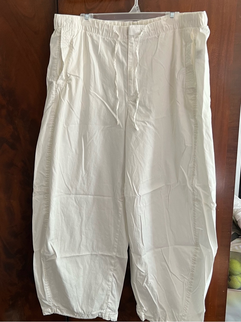 NWOT Gap cotton barrel pants